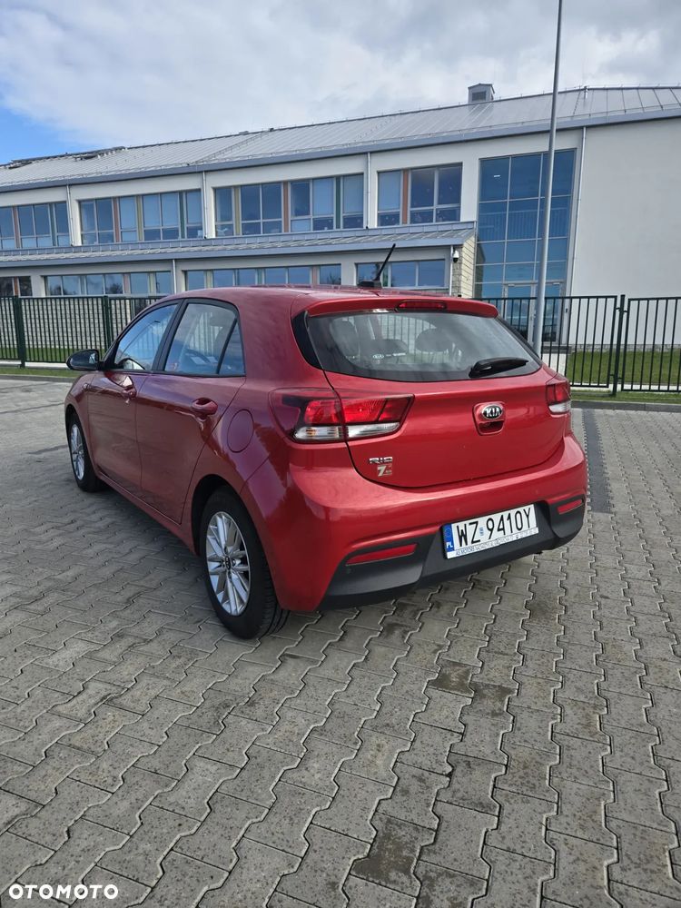 Kia Rio 1.4 L - 9