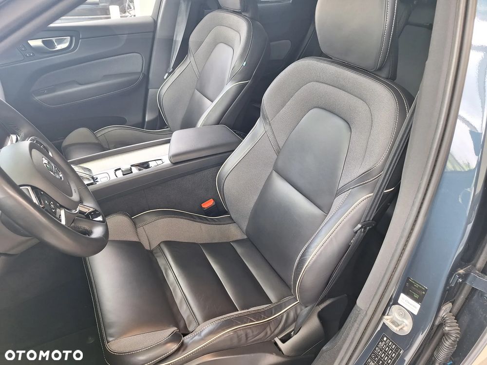 Volvo XC 60 B5 B AWD Ultimate Dark - 11