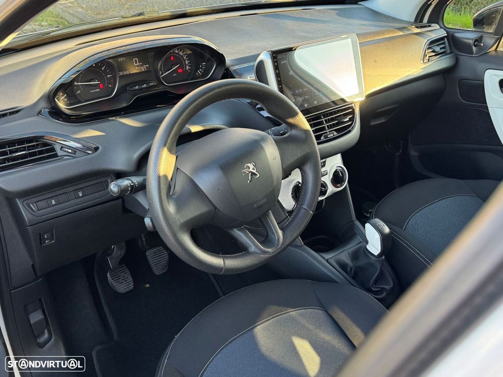 Peugeot 208 1.2 PureTech Active - 12