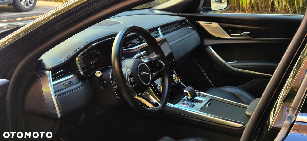 Jaguar XF 2.0 P250 SE - 12