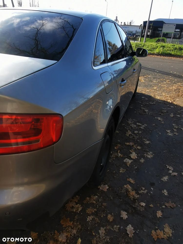 Audi A4 Limousine - 8