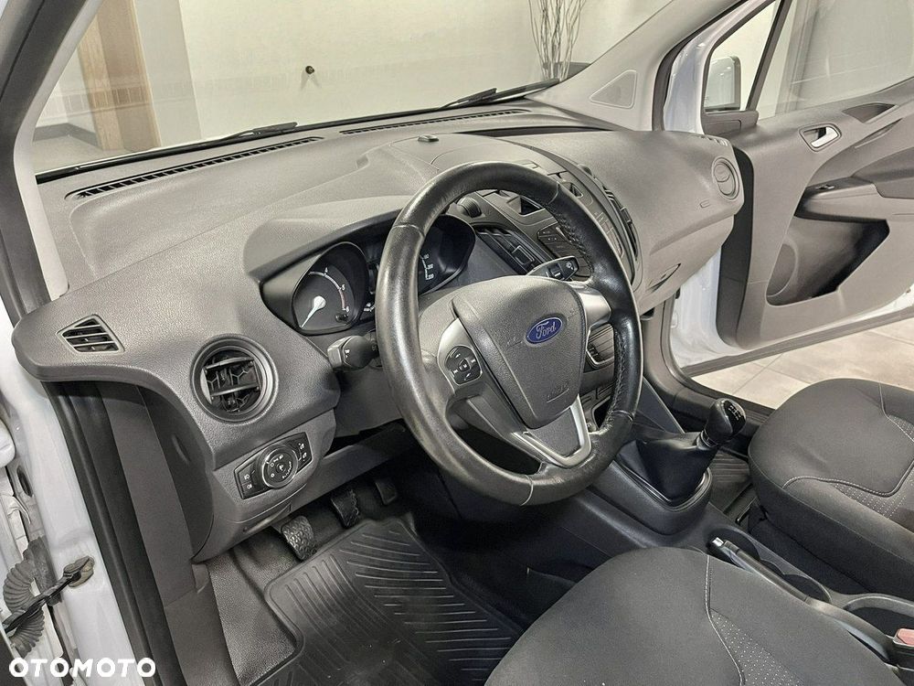 Ford Transit Courier - 14