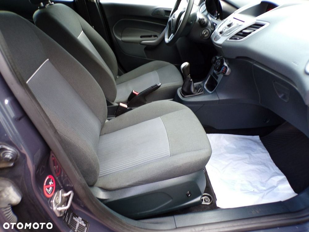 Ford Fiesta - 32