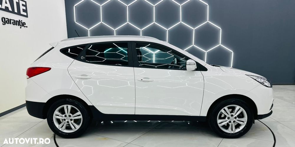 Hyundai ix35 1.7 CRDI 2WD blue Finale Gold - 33