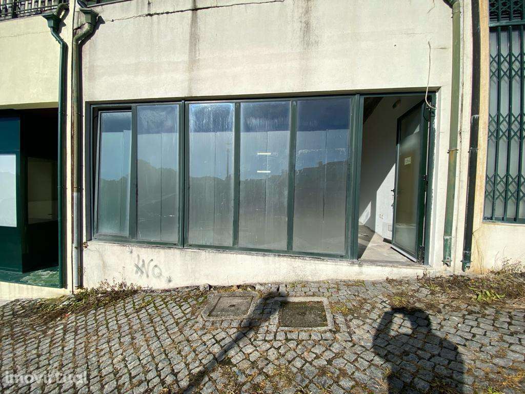 Investimento- Loja em Valongo possibilidade de Converter em T2 - Grande imagem: 2/24