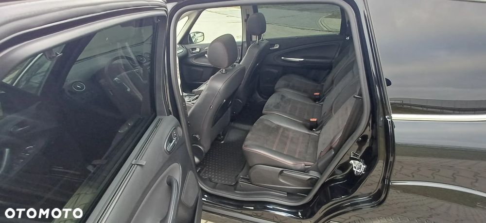 Ford S-Max - 11