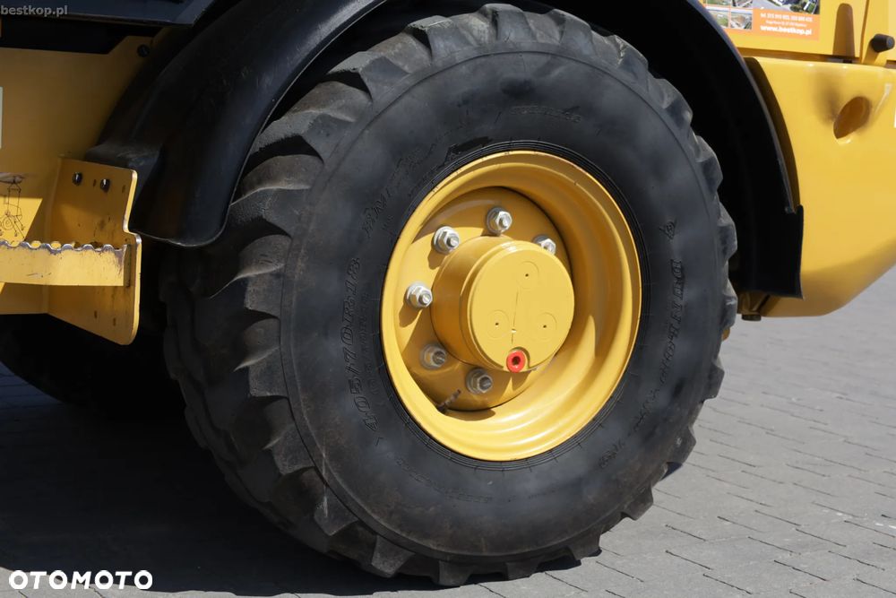 Caterpillar CAT 906M - 21