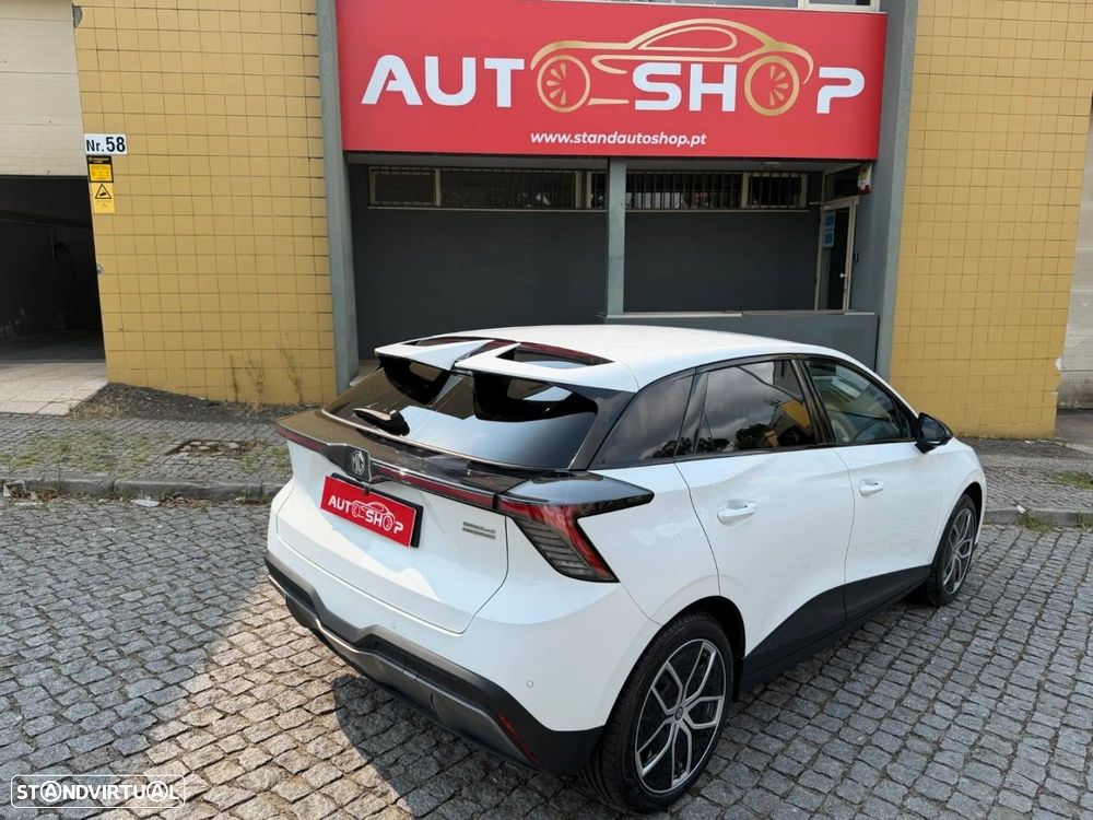 MG MG4 64 kWh Luxury - 27