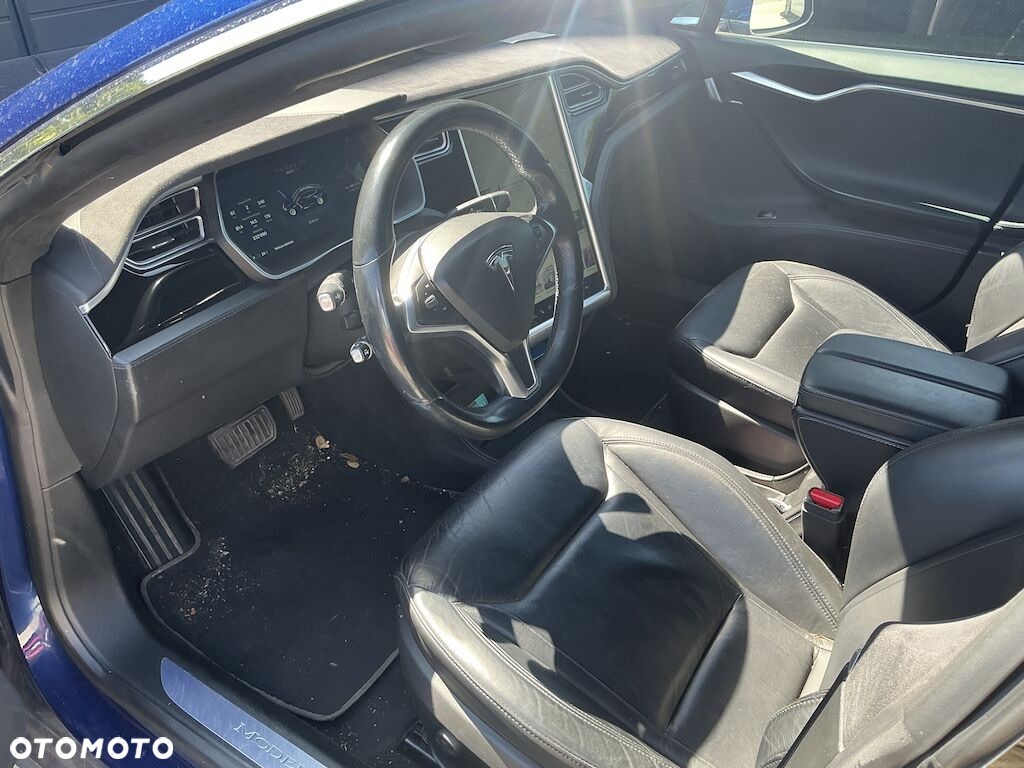 Tesla Model S 85 D - 16