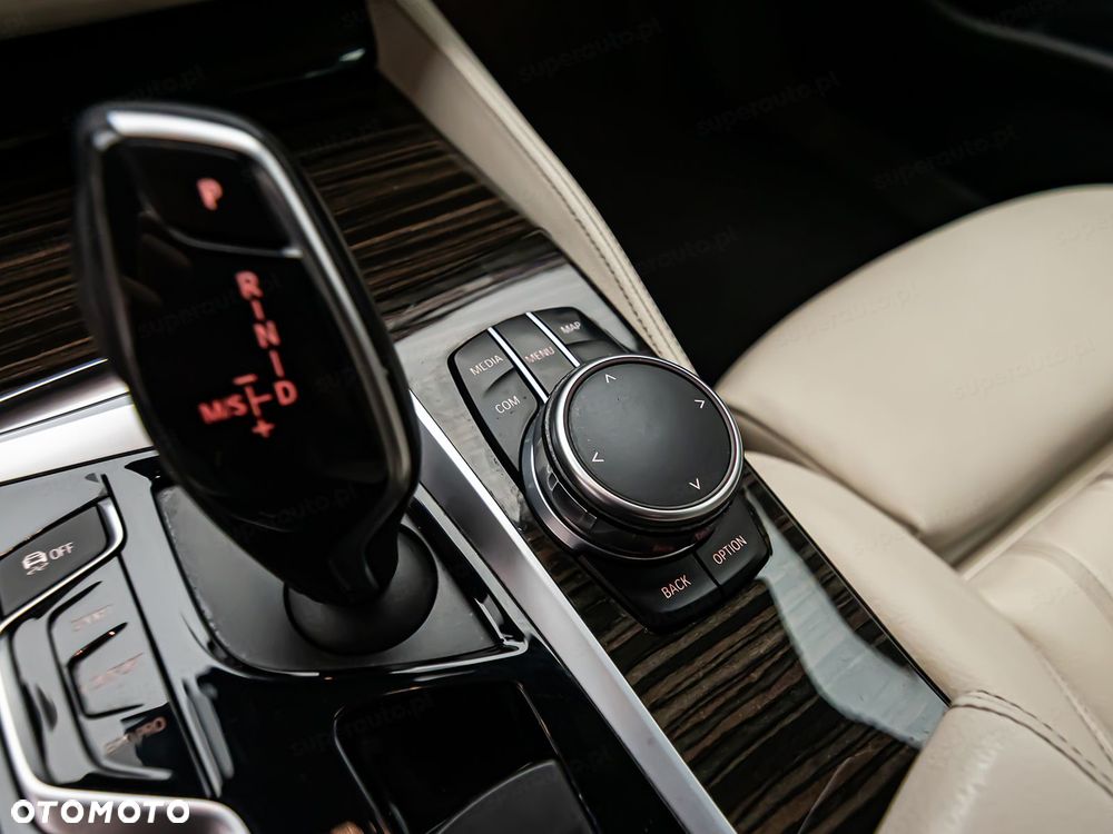 BMW Seria 5 530i xDrive - 25