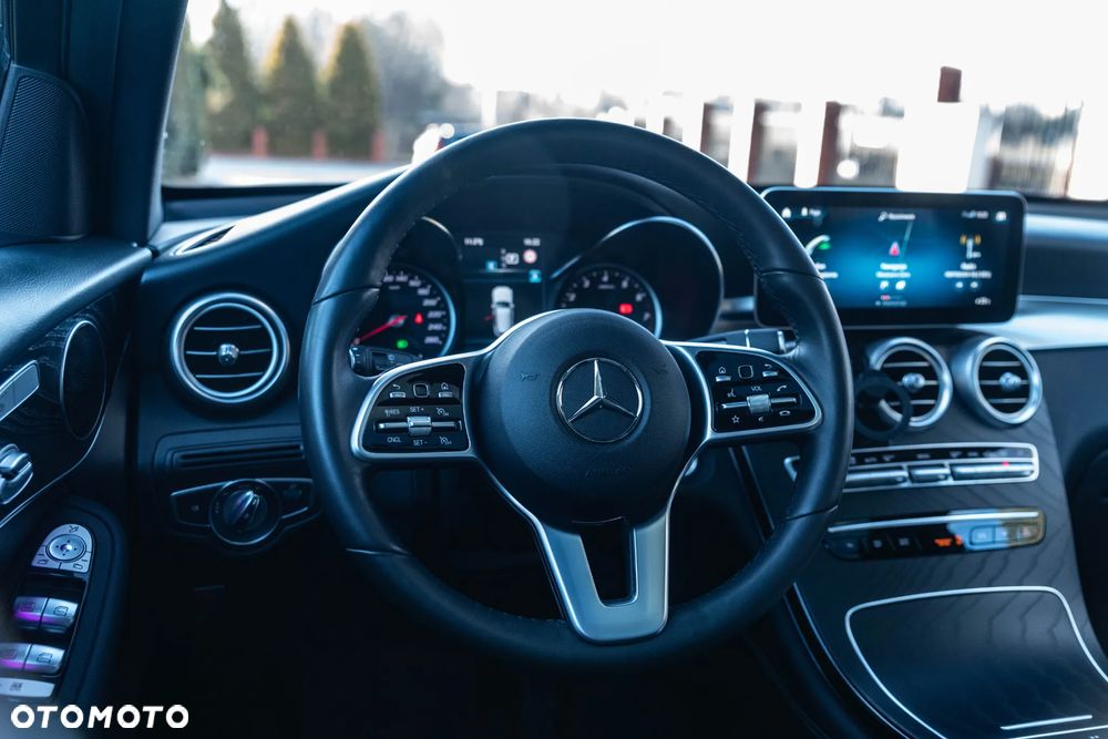 Mercedes-Benz GLC 300 4Matic 9G-TRONIC AMG Line Plus - 29