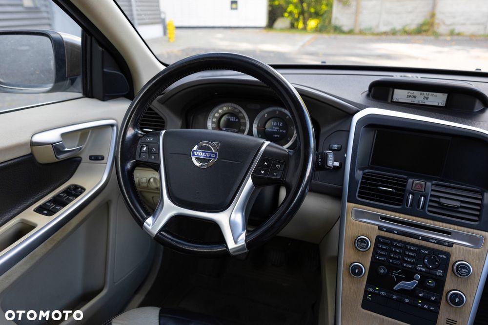 Volvo XC 60 2.4D DRIVe Momentum - 23