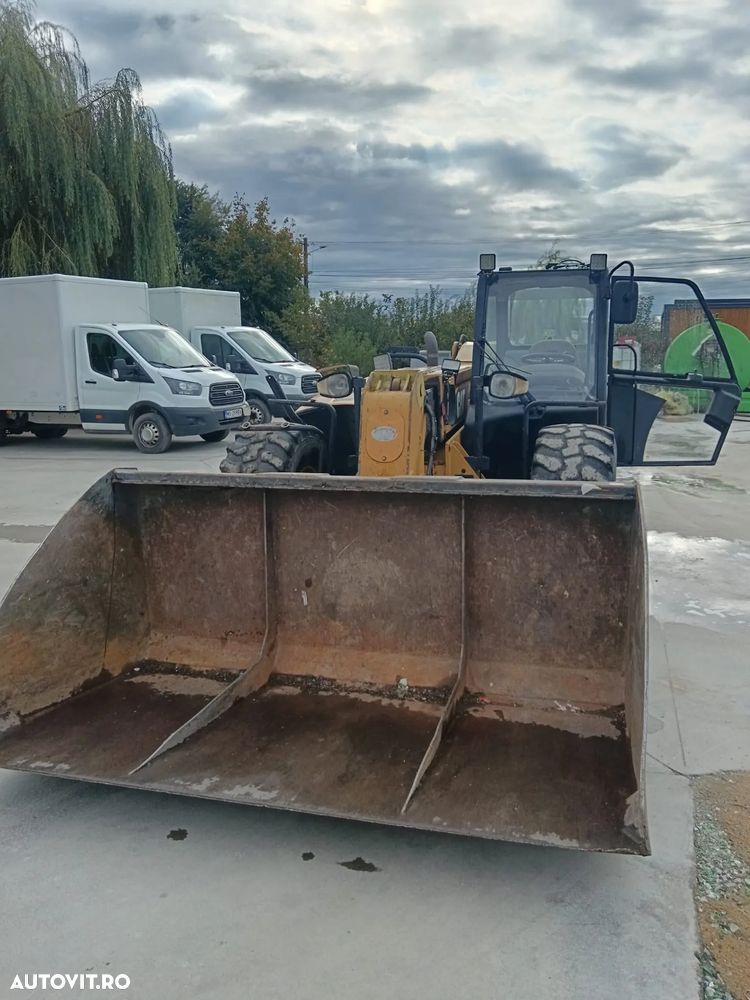 Caterpillar TH220B - 8