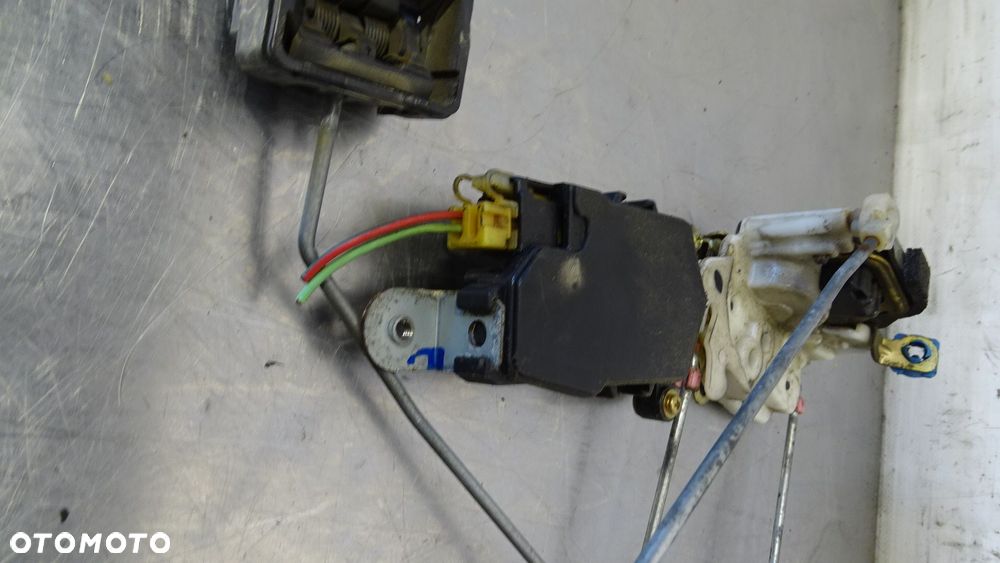 ZAMEK PRAWY PRZÓD DRZWI SUBARU FORESTER I 2.0 - 3