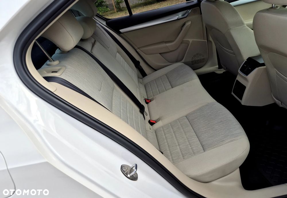 Skoda Octavia 1.4 TSI Joy DSG - 13