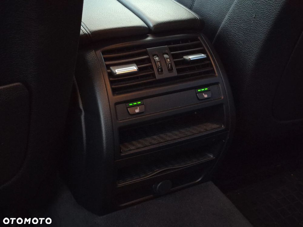 BMW Seria 5 525d - 23