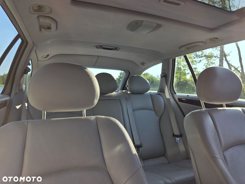 Mercedes-Benz Klasa C 320 4Matic Avantgarde Sport Edition - 17