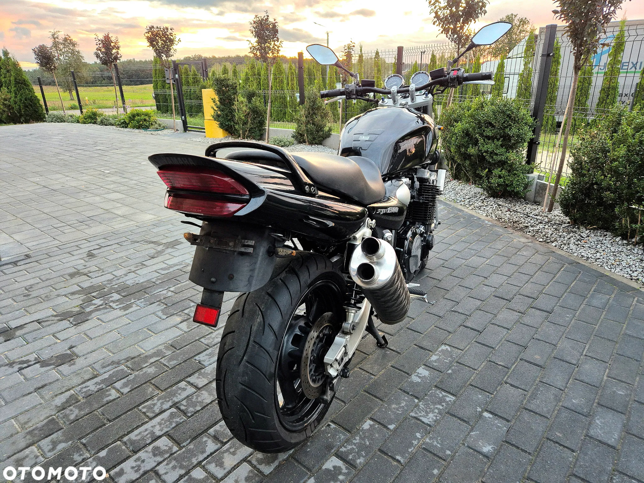Yamaha XJR - 3