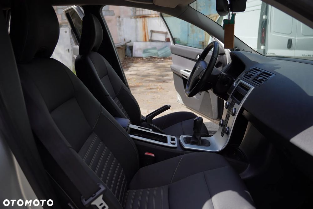 Volvo V50 D3 Momentum - 26