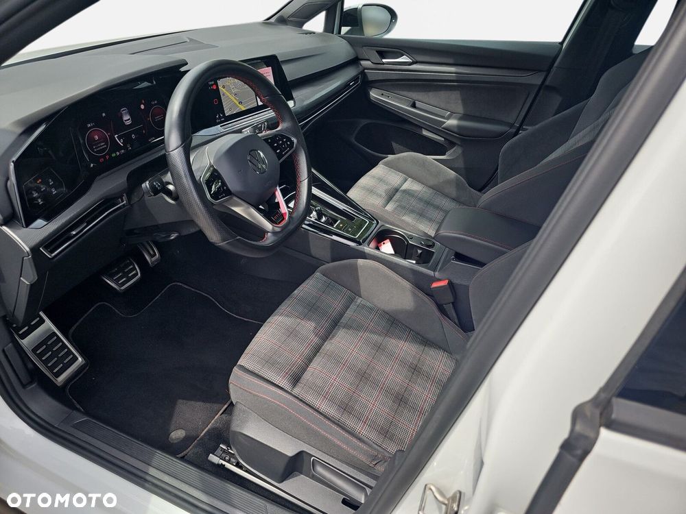 Volkswagen Golf - 6