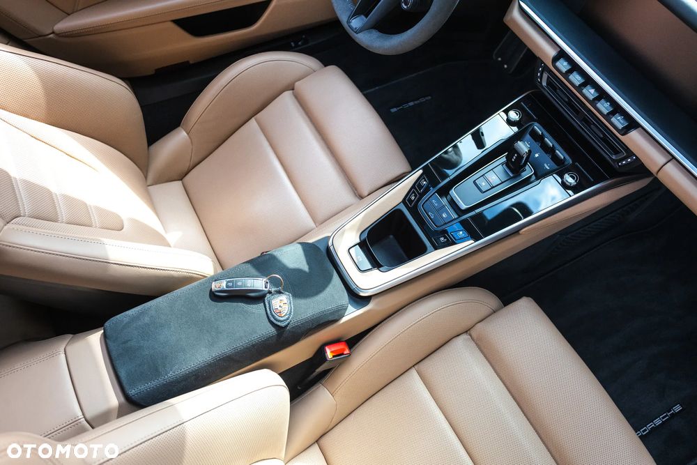 Porsche 911 Turbo S - 25