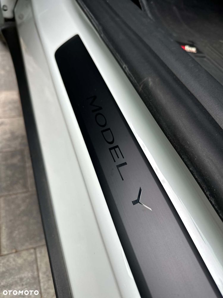 Tesla Model Y - 6
