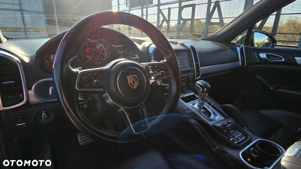 Porsche Cayenne Turbo - 12