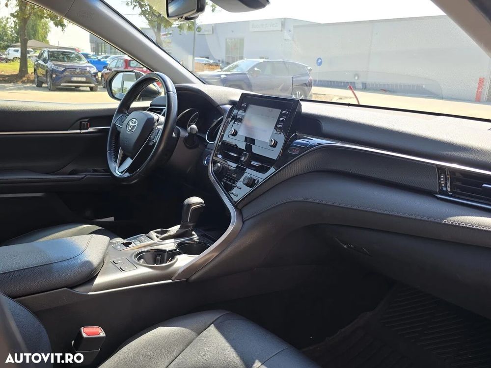 Toyota Camry - 22
