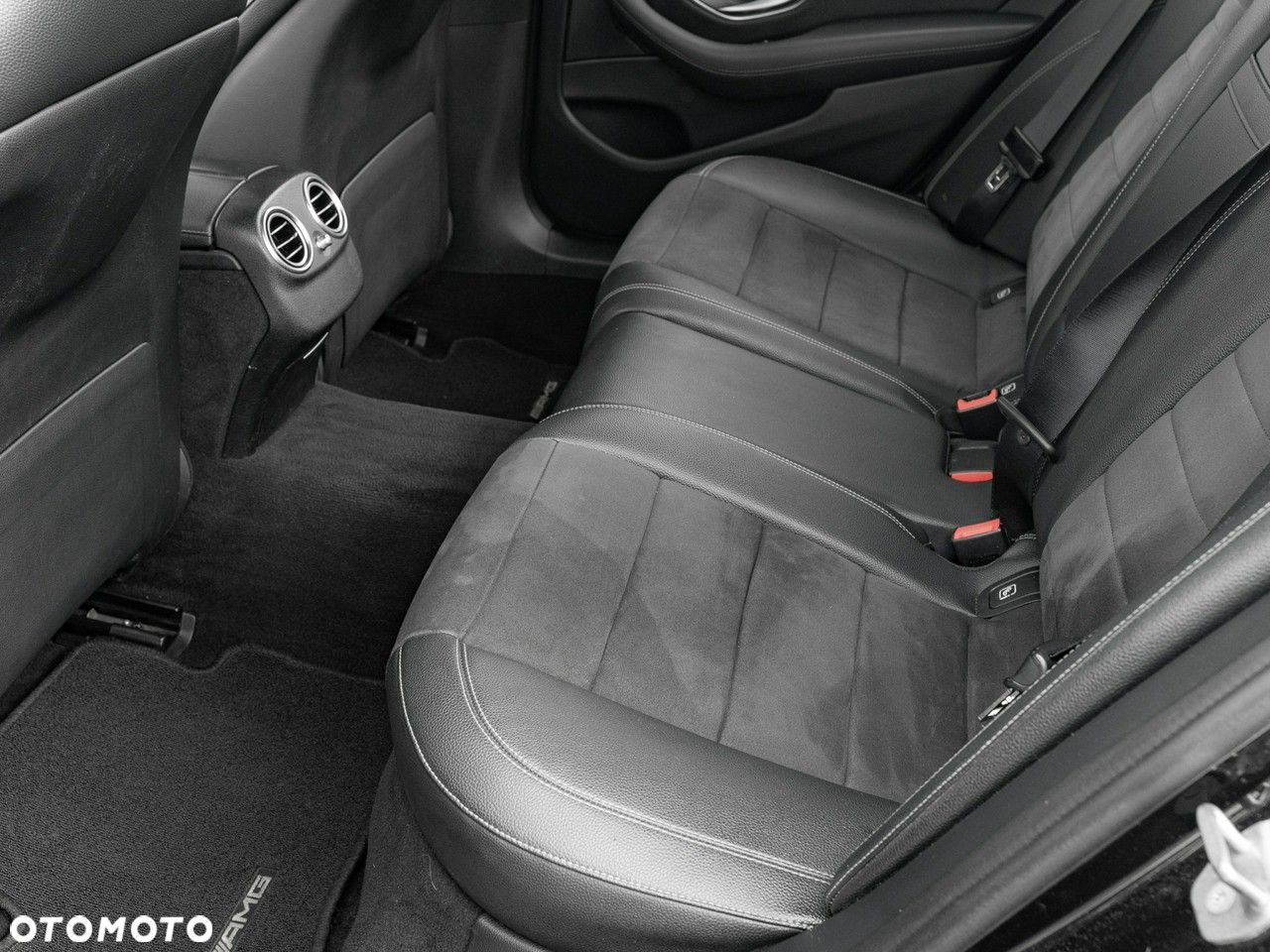 Mercedes-Benz Klasa E 350 d 4-Matic 9G-TRONIC - 29