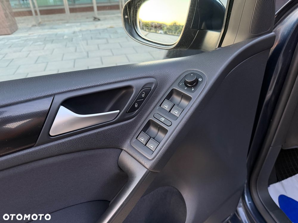 Volkswagen Golf - 28