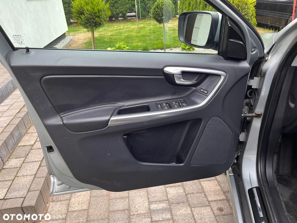 Volvo XC 60 D4 Drive-E Momentum - 16