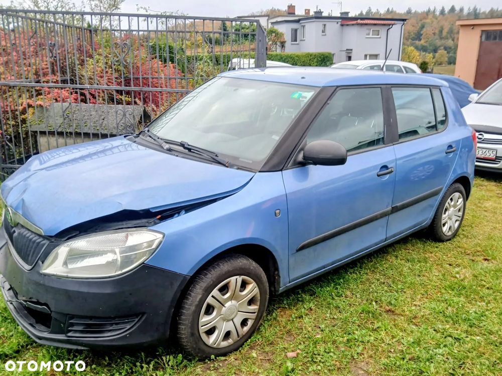 Skoda Fabia 2012 photo 3