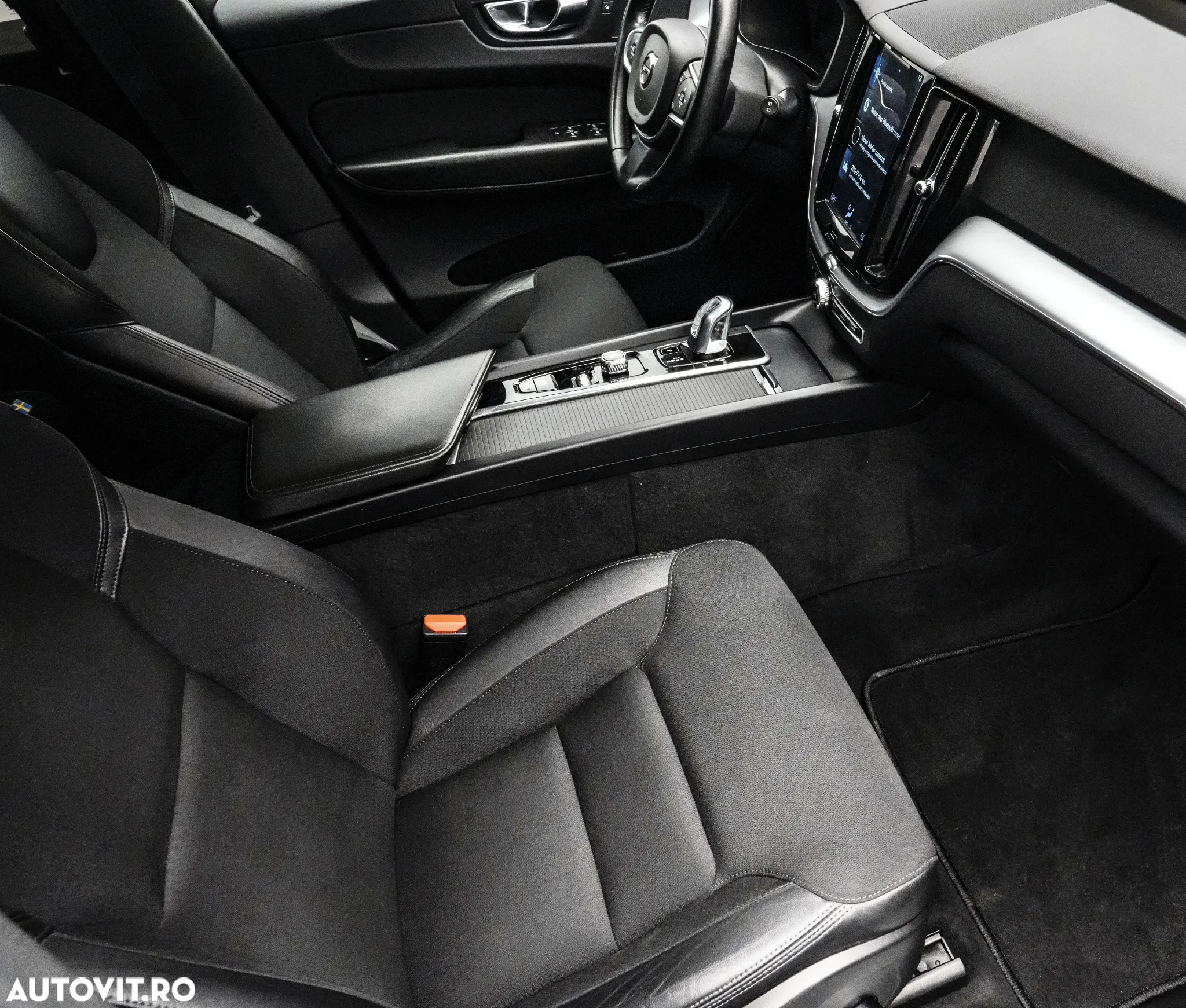 Volvo XC 60 T8 Twin Engine AWD Momentum Pro - 13