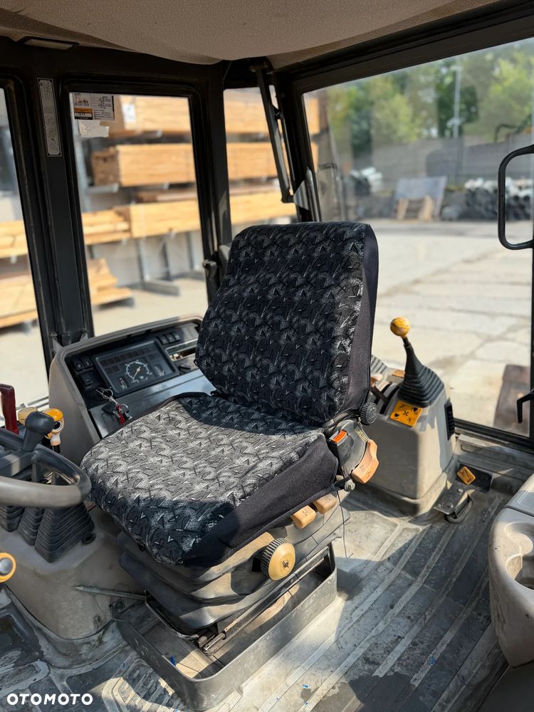 JCB 4CX - 7