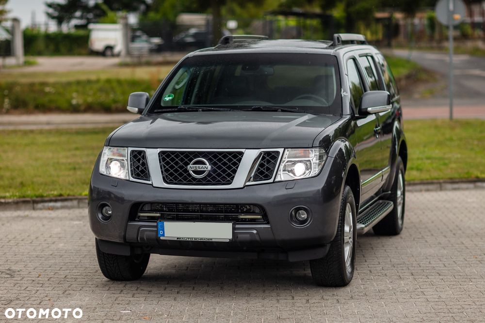 Nissan Pathfinder - 2