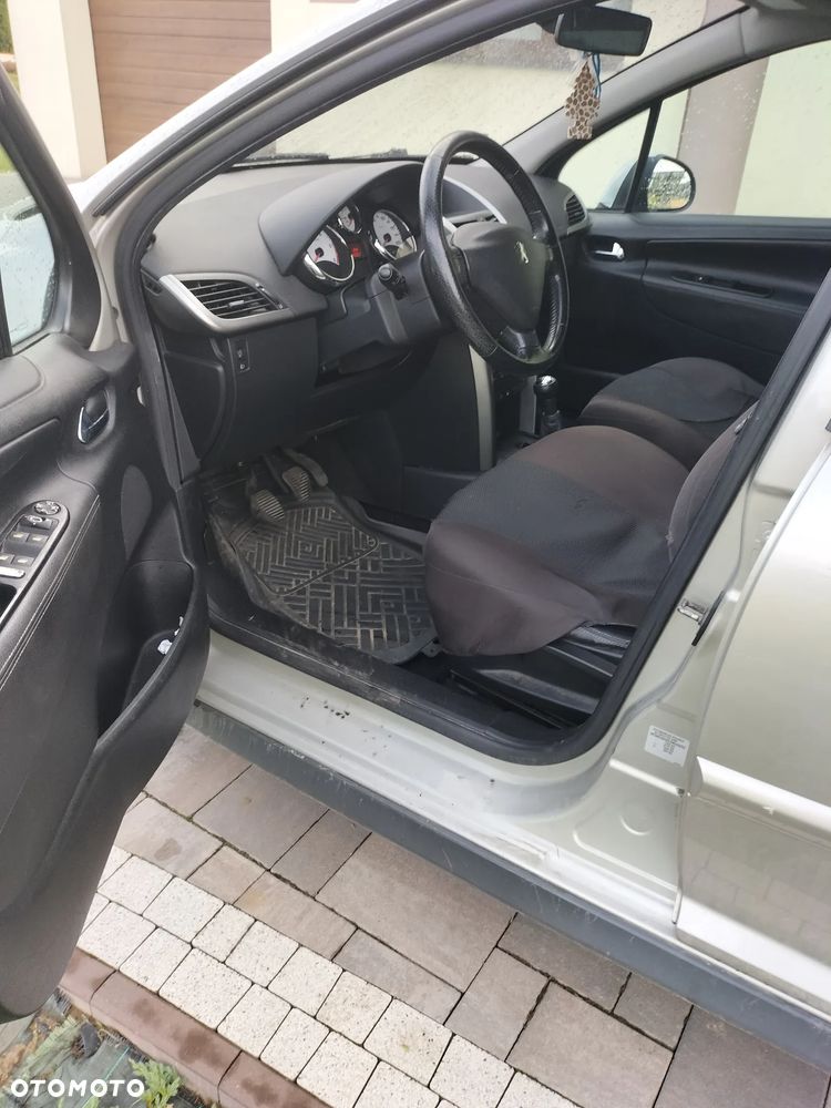 Peugeot 207 1.6 HDi 16V Trendy - 3