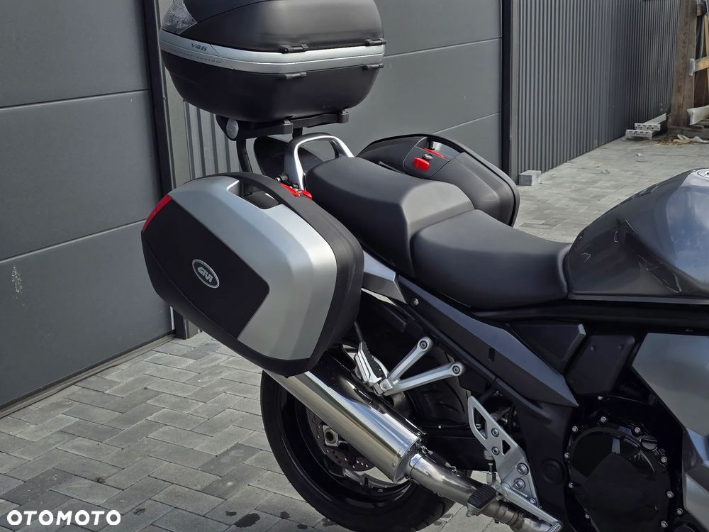 Suzuki GSX - 16