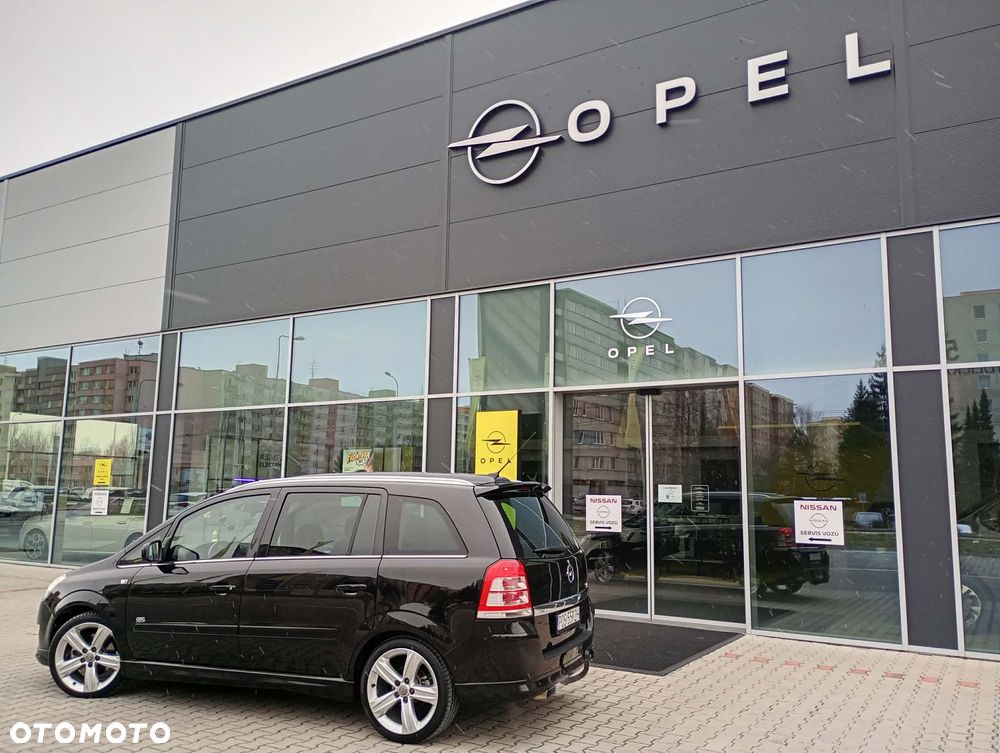 Opel Zafira 2.2 Cosmo - 2