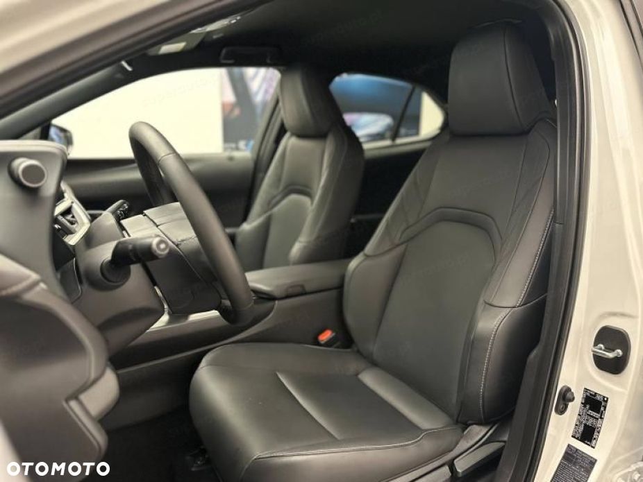 Lexus UX - 12