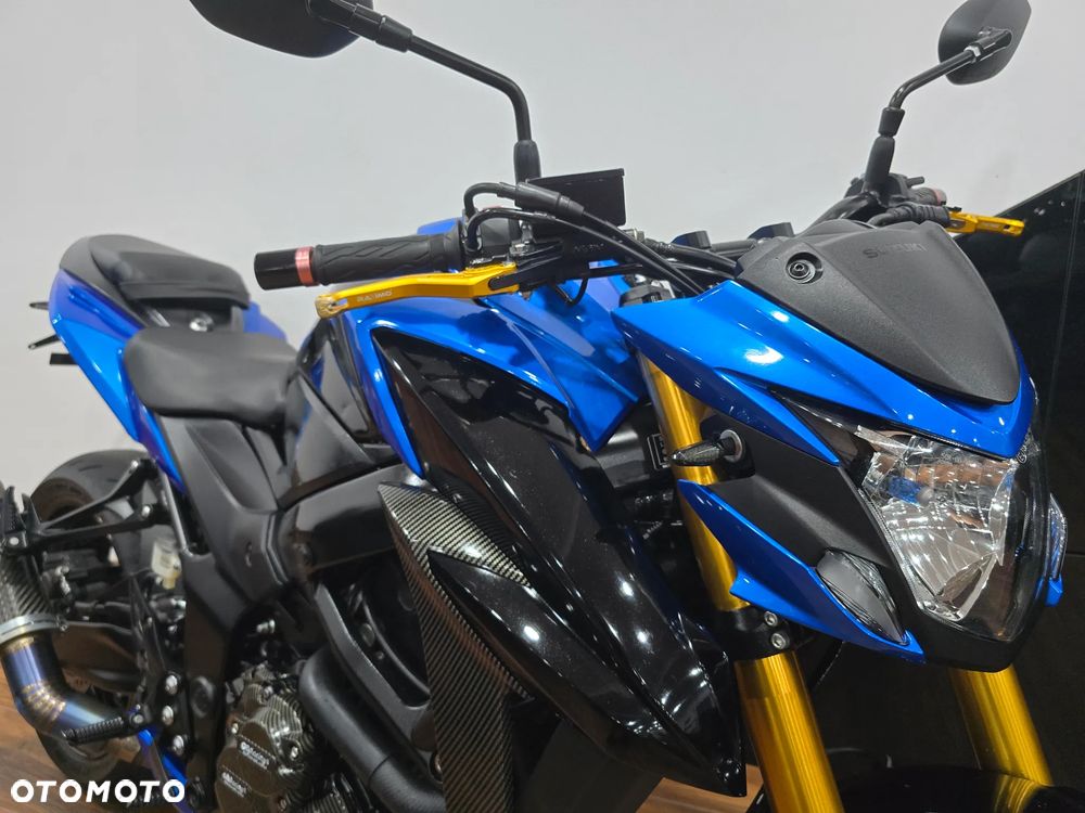 Suzuki GSX - 24