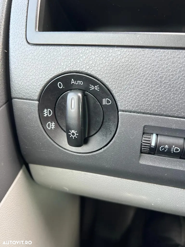 Volkswagen Caravelle - 16