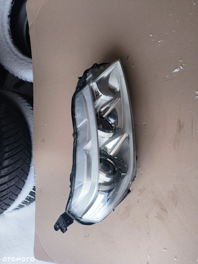 SUZUKI VITARA III 3 lampa przód przednia prawa soczeweka - 3