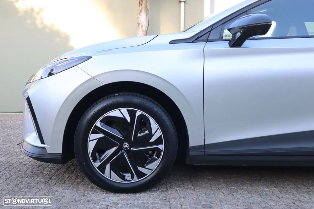 MG MG4 64 kWh Luxury - 13