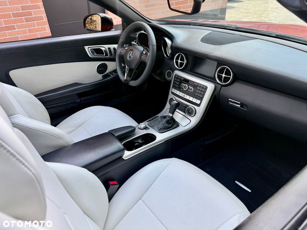 Mercedes-Benz SLK 250 (BlueEFFICIENCY) 7G-TRONIC - 12