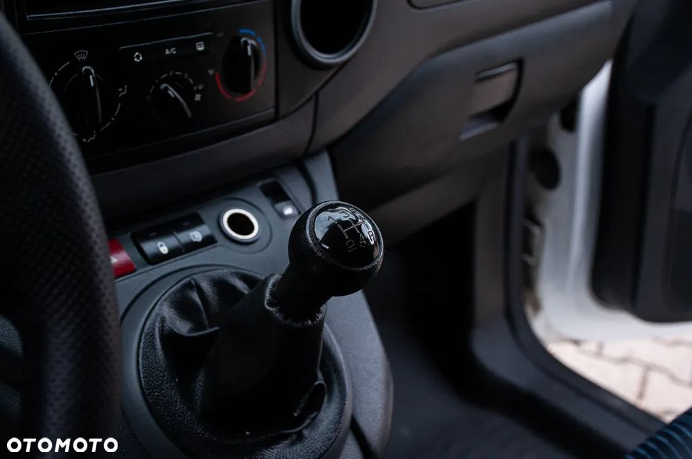 Peugeot PARTNER - 32