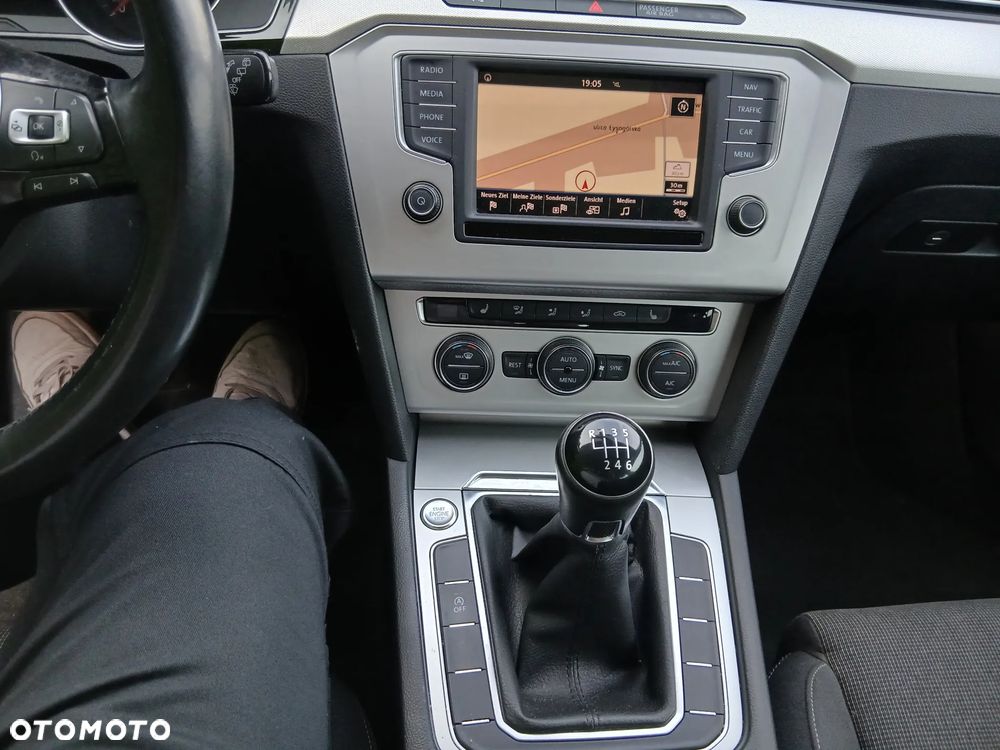 Volkswagen Passat 2.0 TDI (BlueMotion Technology) Comfortline - 15