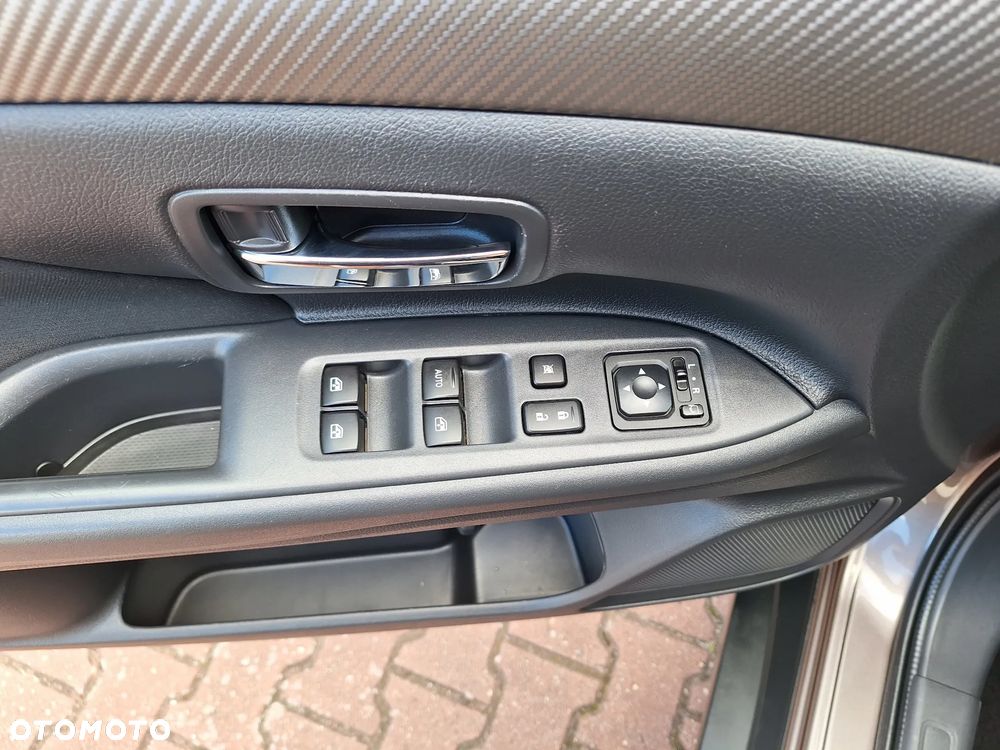 Mitsubishi Outlander 2.0 4WD CVT Plus - 21