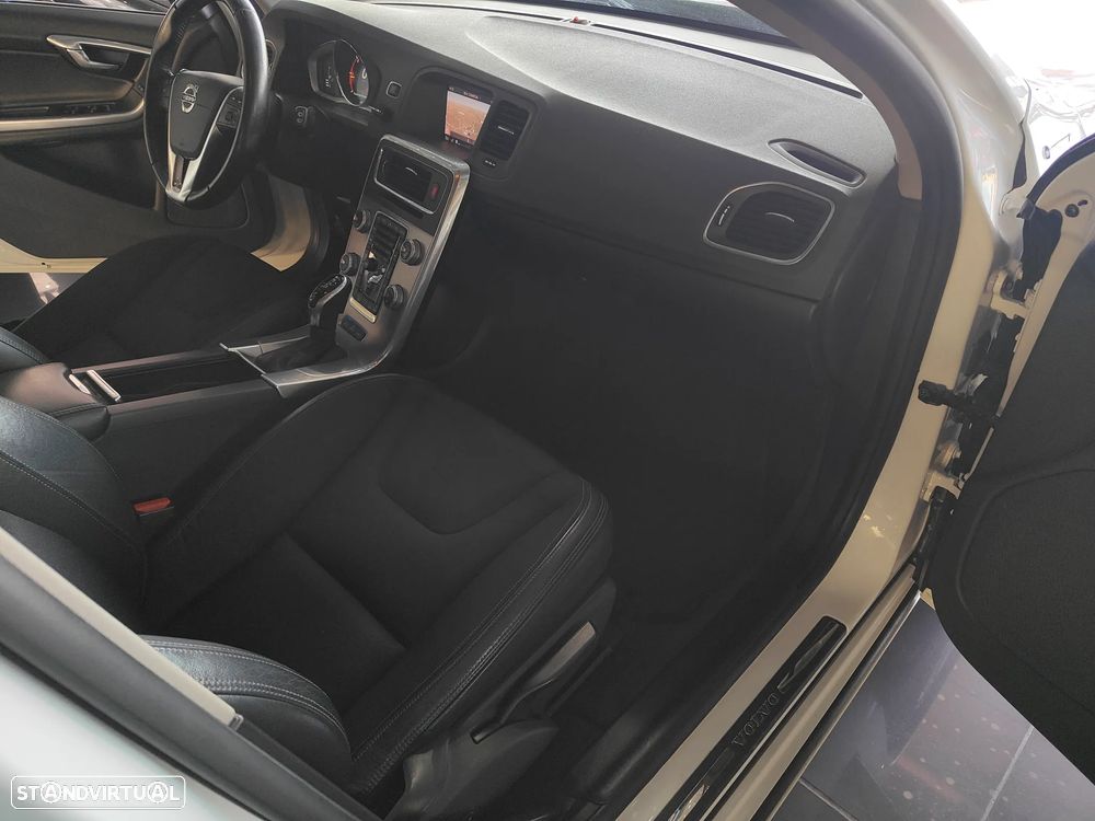 Volvo V60 2.4 D6 Momentum AWD Phev - 18