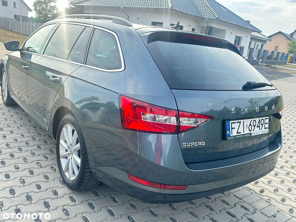 Skoda Superb 2.0 TDI DSG Ambition - 8