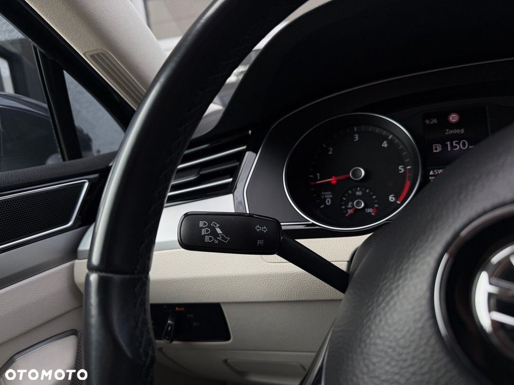 Volkswagen Passat 2.0 TDI SCR Comfortline - 19